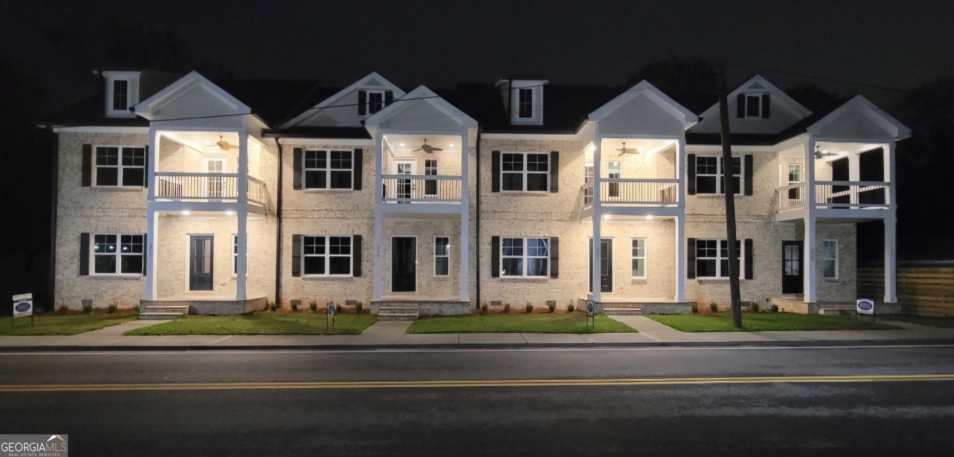 323 South Madison Avenue Monroe, GA 30655 - Photo 3 of 39 a front view of a residential apartment building