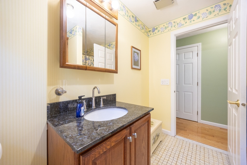 165 Roundtop Road Marlborough, MA 01752 - Photo 13 of 32