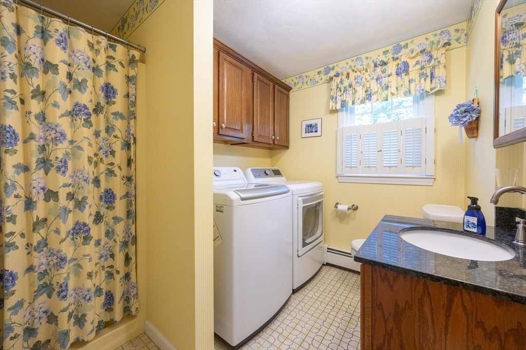 165 Roundtop Road Marlborough, MA 01752 - Photo 14 of 32