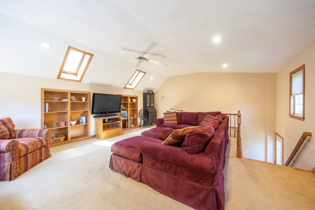 165 Roundtop Road Marlborough, MA 01752 - Photo 16 of 32