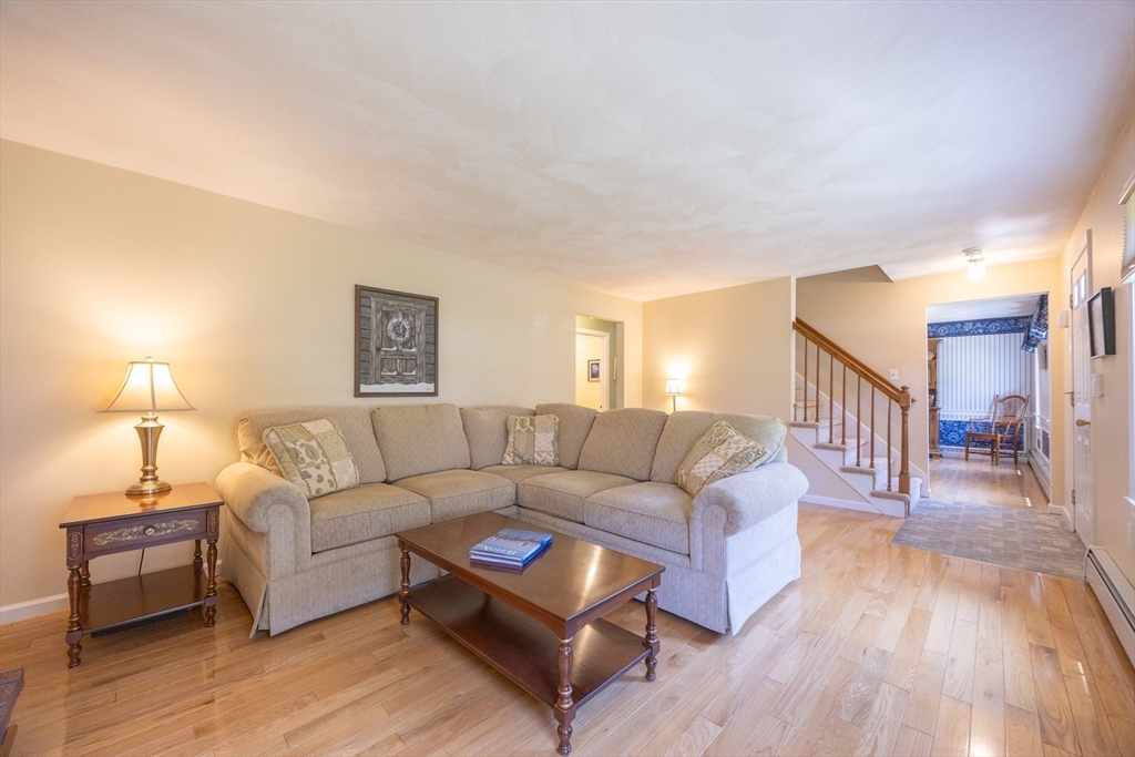 165 Roundtop Road Marlborough, MA 01752 - Photo 3 of 32