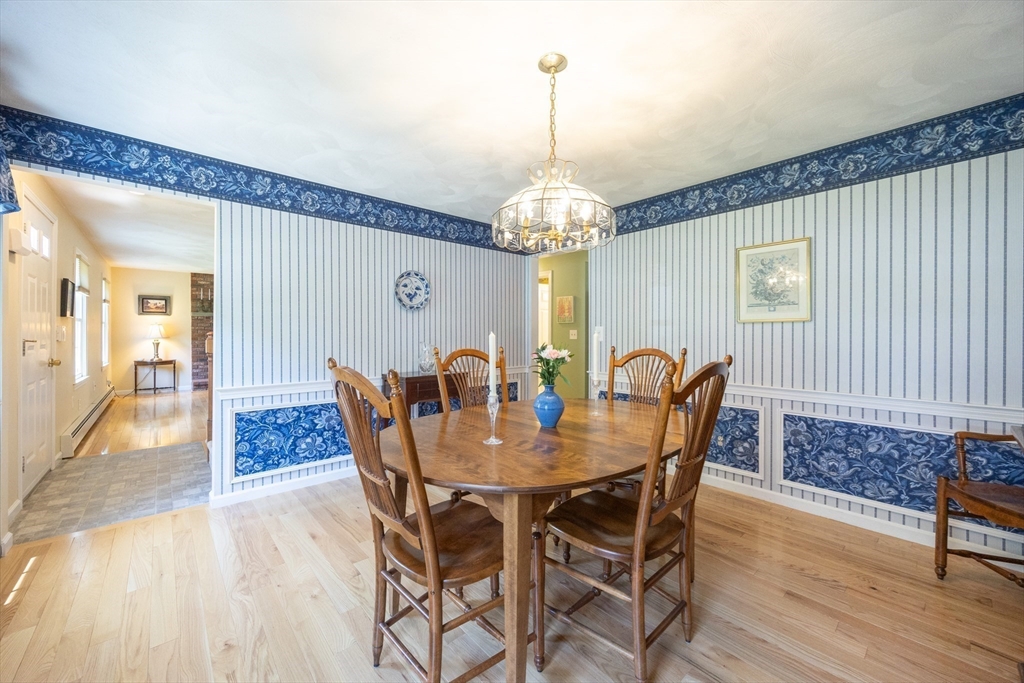 165 Roundtop Road Marlborough, MA 01752 - Photo 7 of 32