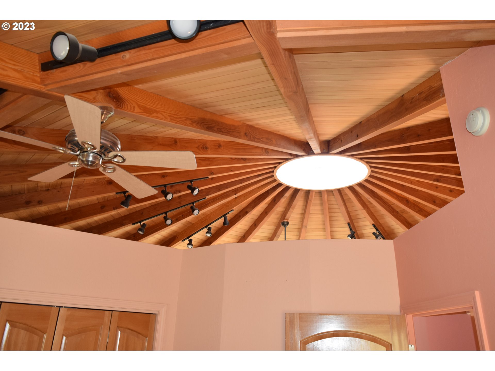 35606 Coy Creek Road Gold Beach, OR 97444 - Photo 27 of 48 a picture of a tennis court