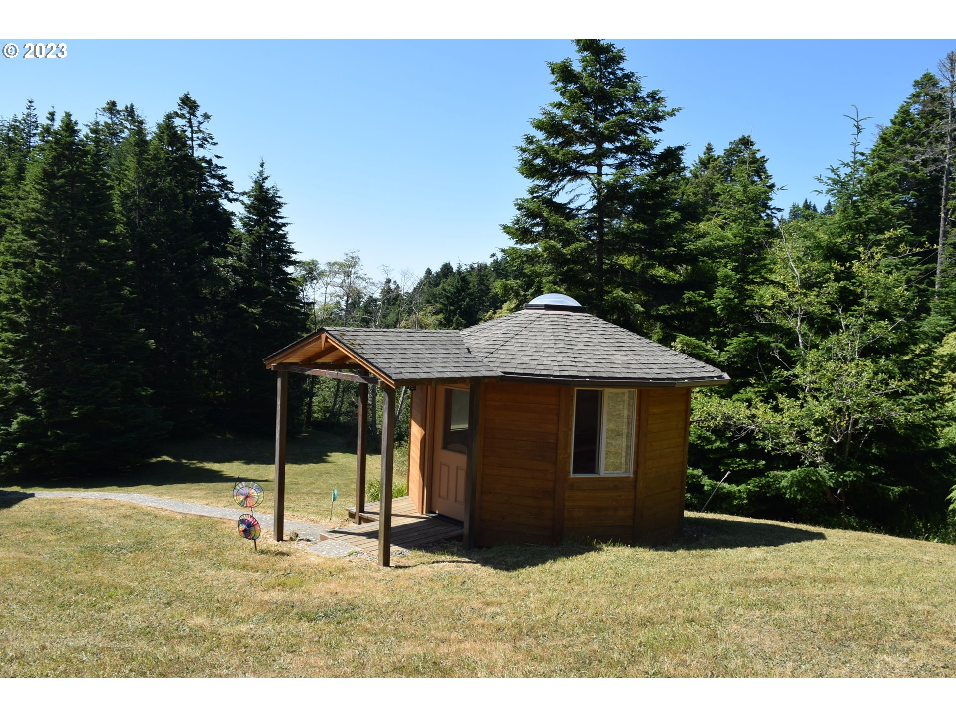 35606 Coy Creek Road Gold Beach, OR 97444 - Photo 34 of 48 a backyard of a house with yard and outdoor seating