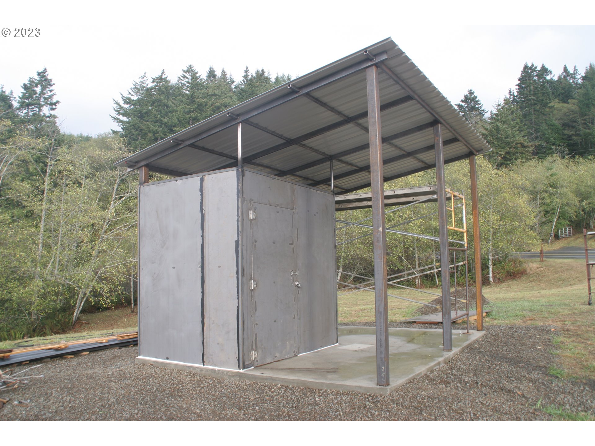 35606 Coy Creek Road Gold Beach, OR 97444 - Photo 38 of 48 a backyard of a house with wooden fence