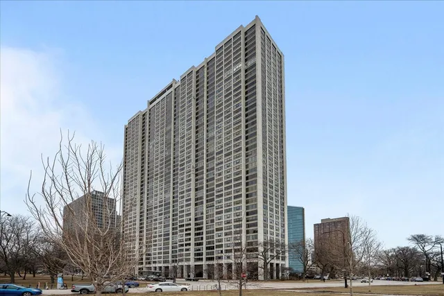 $490,000 | 2800 North Lake Shore Drive, Unit 1317, Chicago, IL 60657