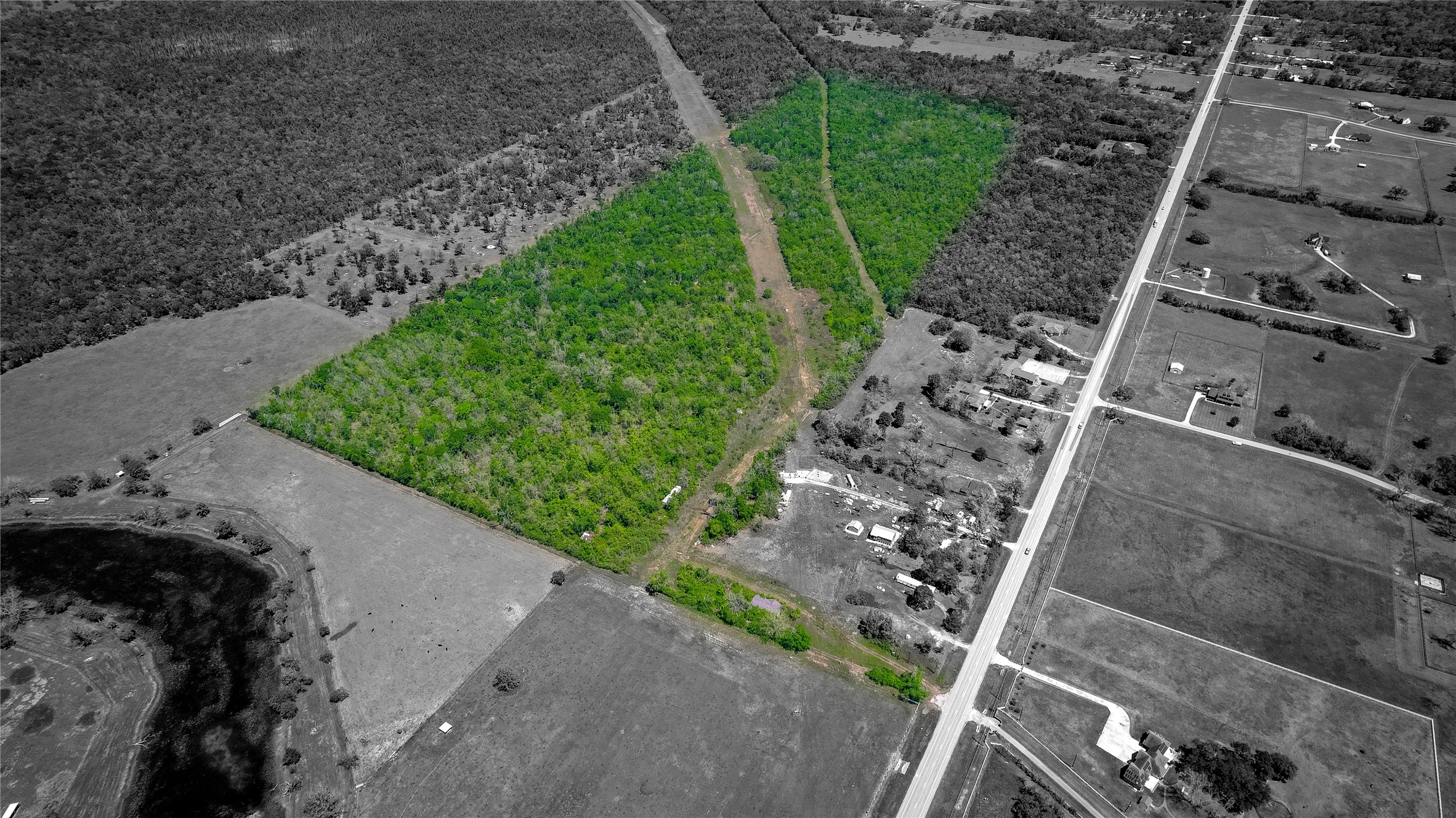 2932 West Farm To Market 1462 Rosharon, TX 77583 - Photo 3 of 20 a view of a street with a yard