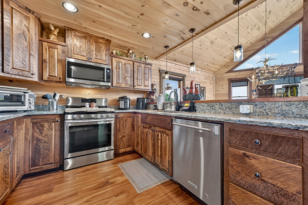 81 Sundance Ridge Epworth, GA 30541 - Photo 42 of 102 Kitchen Counter