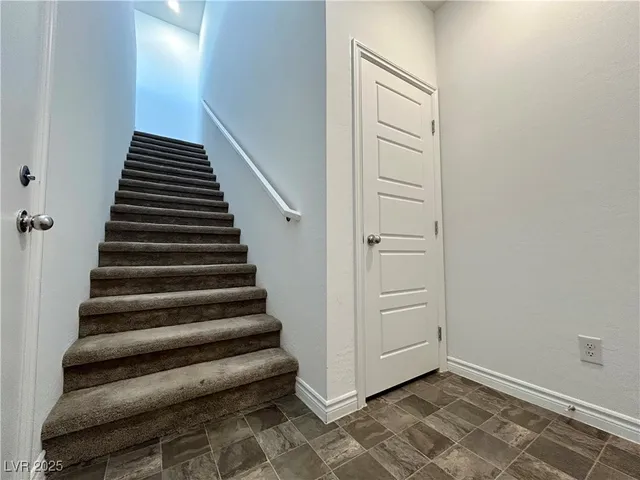 $1,900 | 25 Barbara Lane, Unit 17, Las Vegas, NV 89183