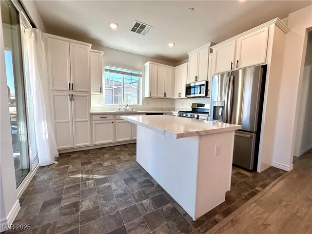 $1,900 | 25 Barbara Lane, Unit 17, Las Vegas, NV 89183