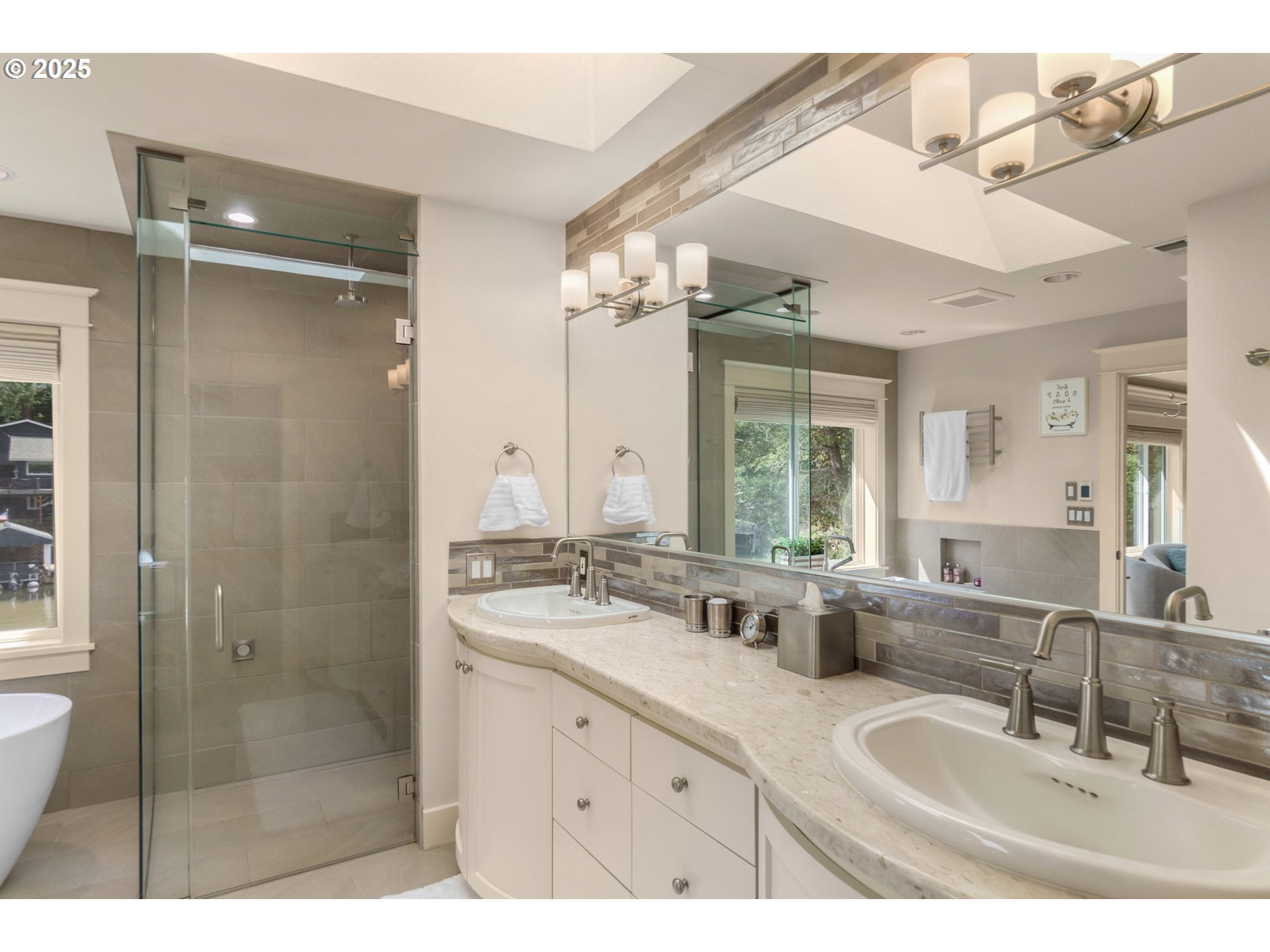 17104 Cedar Road Lake Oswego, OR 97034 - Photo 23 of 39 Gallery Image 23