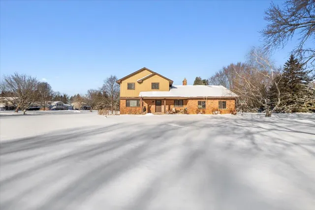 $440,000 | 1633 Majon Drive, Highland, MI 48356