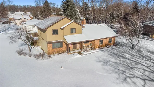 $440,000 | 1633 Majon Drive, Highland, MI 48356