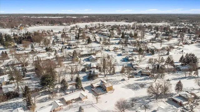 $440,000 | 1633 Majon Drive, Highland, MI 48356