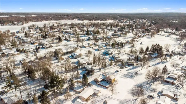 $440,000 | 1633 Majon Drive, Highland, MI 48356