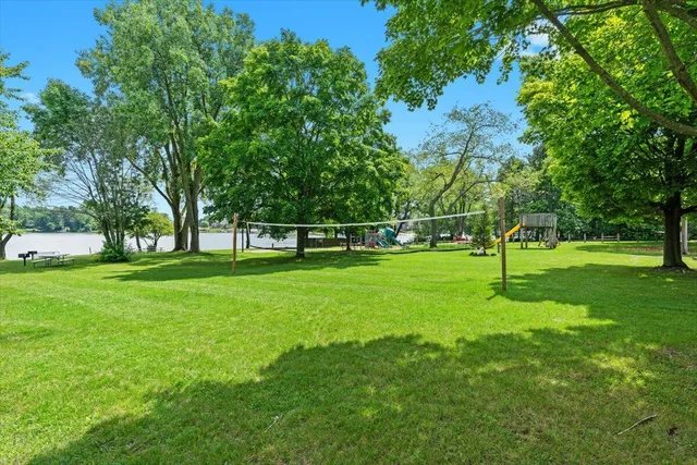 $440,000 | 1633 Majon Drive, Highland, MI 48356