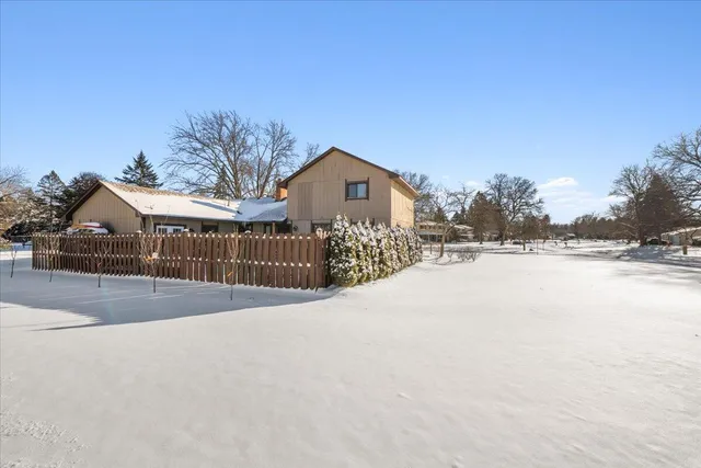 $440,000 | 1633 Majon Drive, Highland, MI 48356