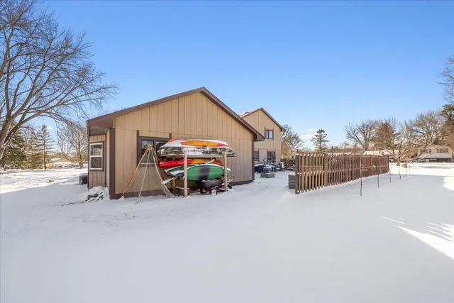 $440,000 | 1633 Majon Drive, Highland, MI 48356