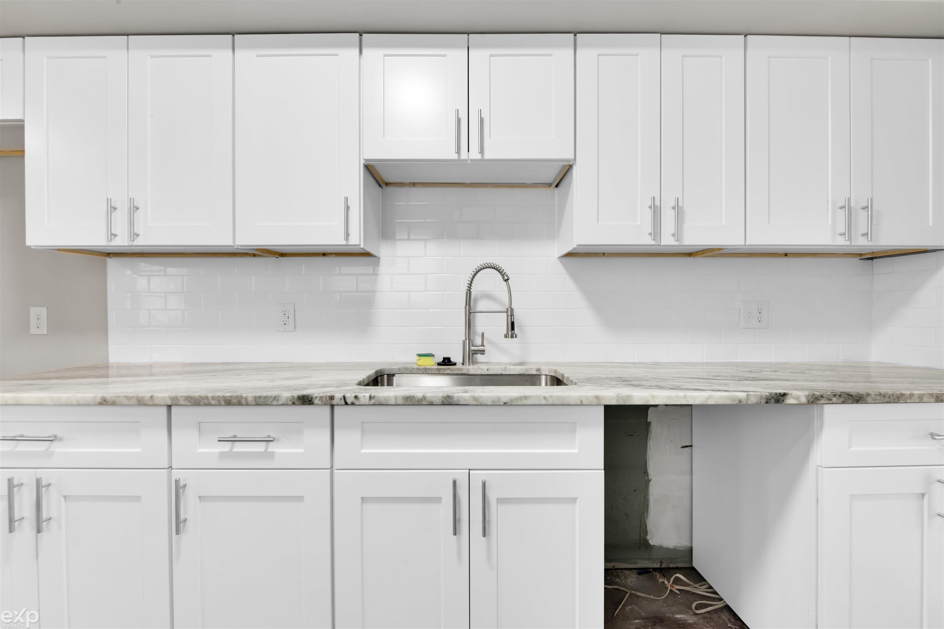 2709 Frankson Avenue Rochester, MI 48307 - Photo 12 of 26 50137872-270c4ad7-ed7e-400e-b257-204ba9c50e9e.JPG