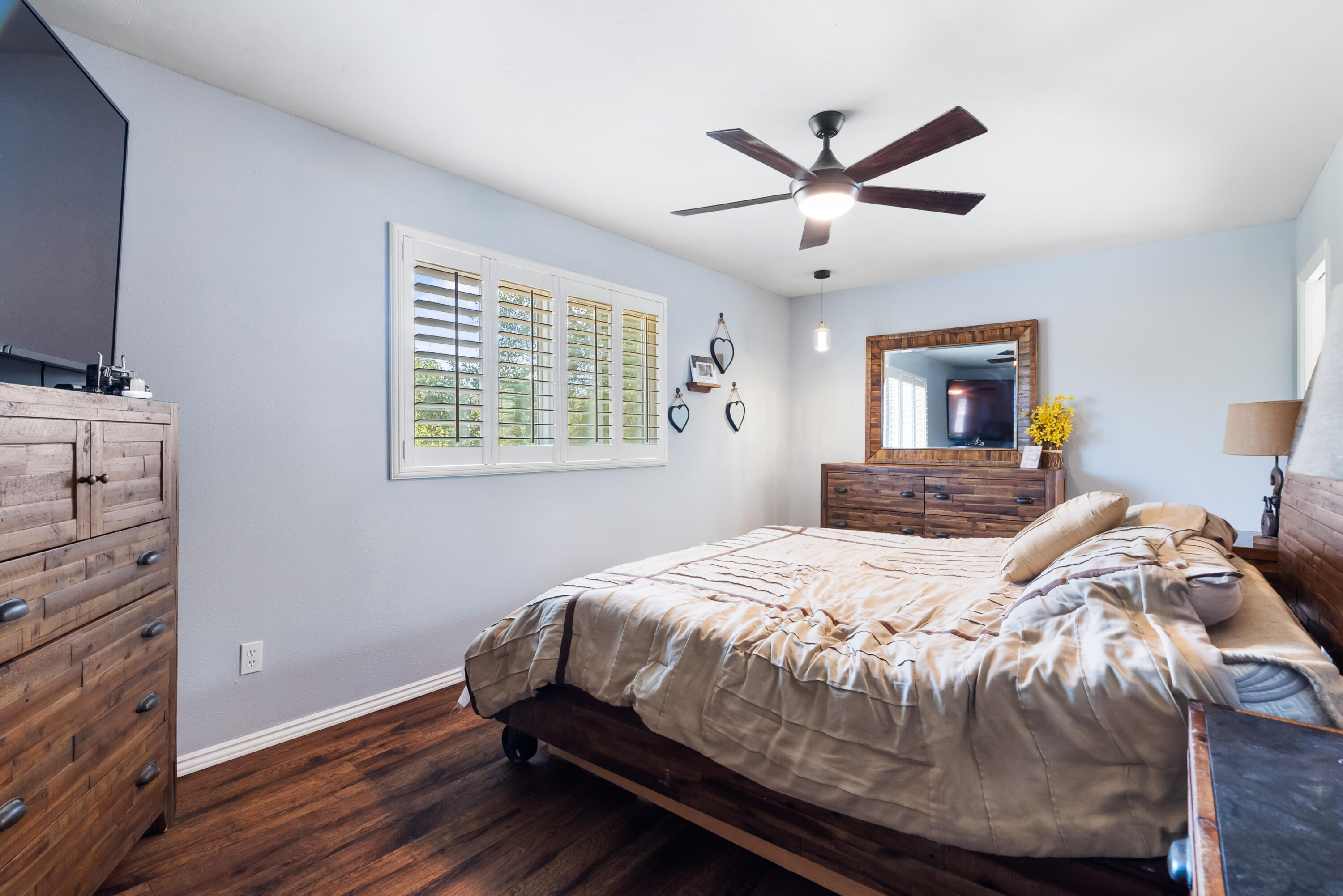 8113 Placer Road Redding, CA 96001 - Photo 13 of 41 Master Bedroom