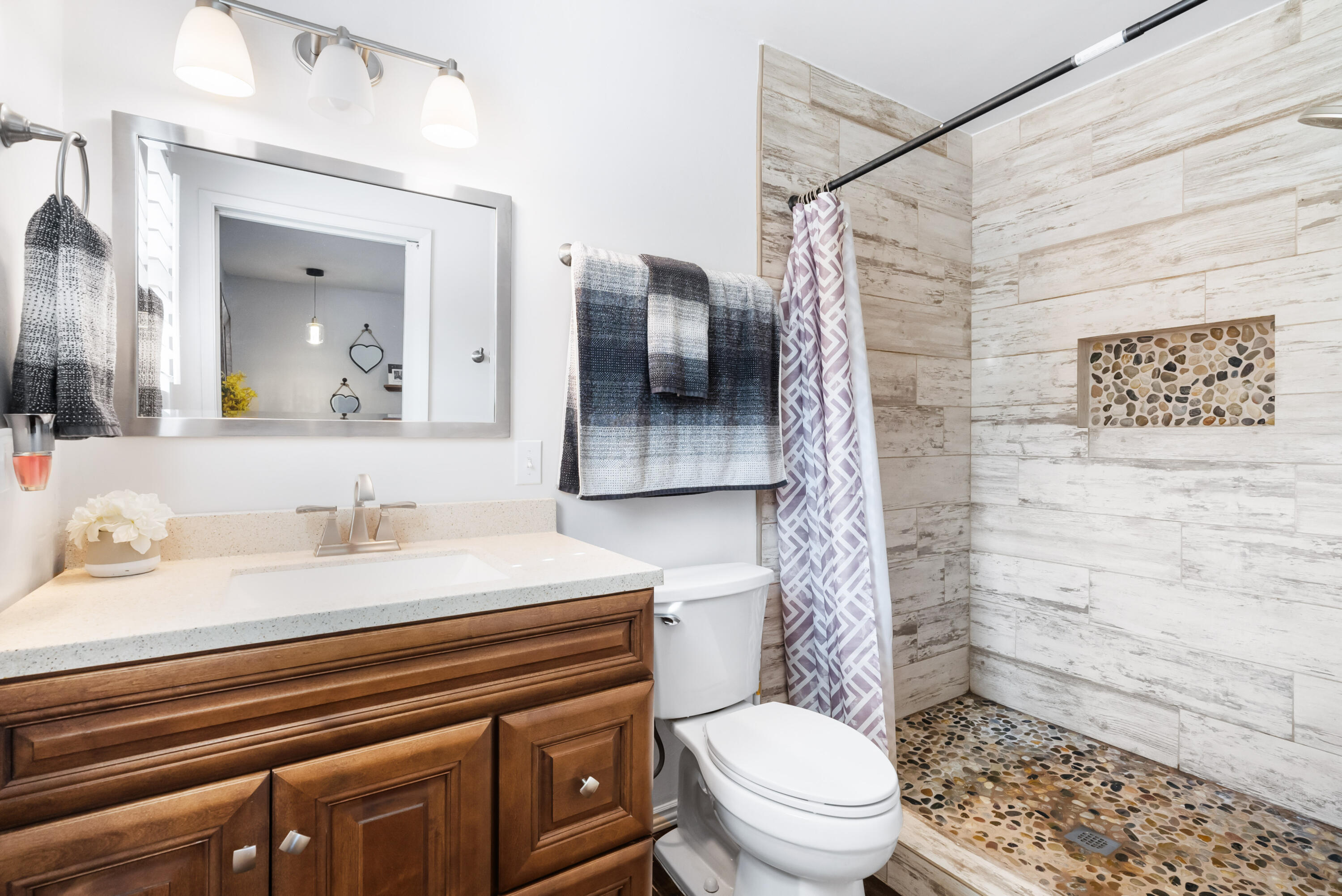 8113 Placer Road Redding, CA 96001 - Photo 15 of 41 Primary Bathroom