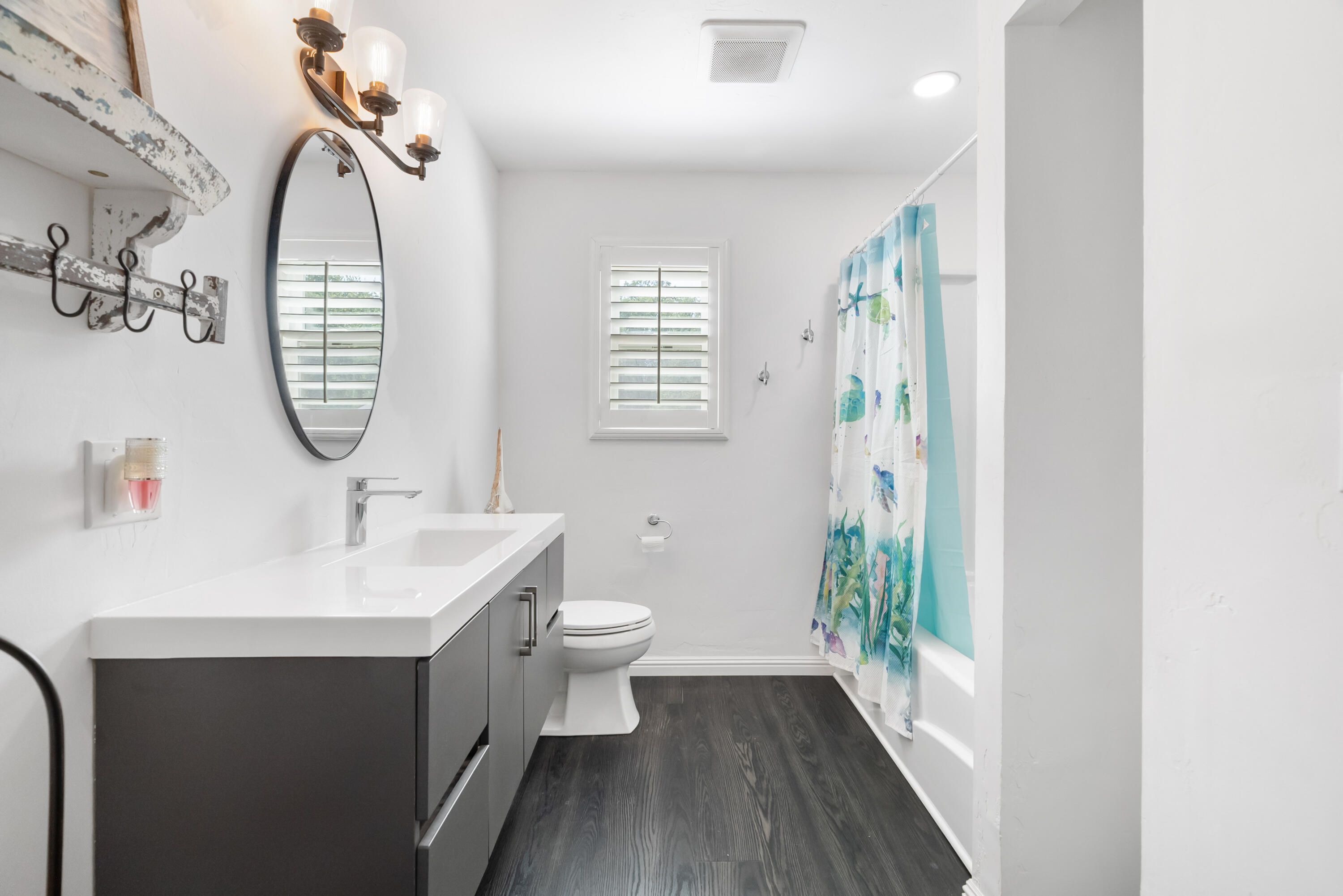 8113 Placer Road Redding, CA 96001 - Photo 22 of 41 Bathroom 1