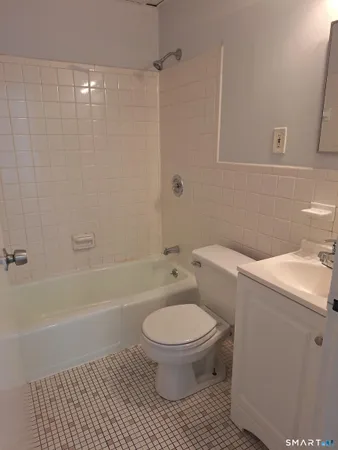 $1,575 | 217 Hollister Avenue, Unit B8, Bridgeport, CT 06607