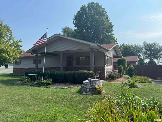 $93,200 | 406 South Benton Street, New Berlin, IL 62670