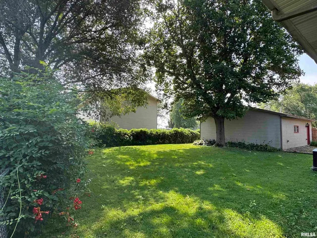 $93,200 | 406 South Benton Street, New Berlin, IL 62670