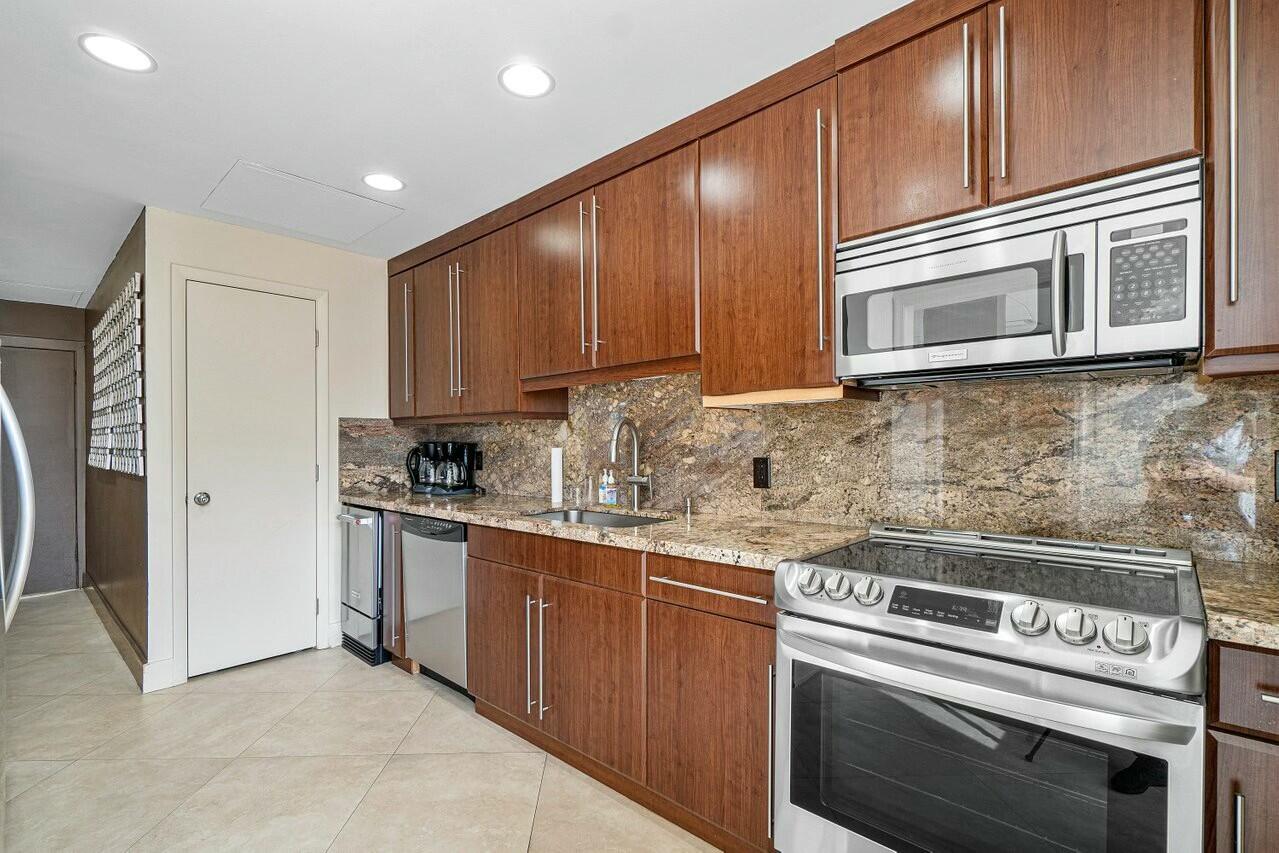 2000 South Ocean Boulevard, Unit 15G Boca Raton, FL 33432 - Photo 54 of 55 Kitchen in Social Room