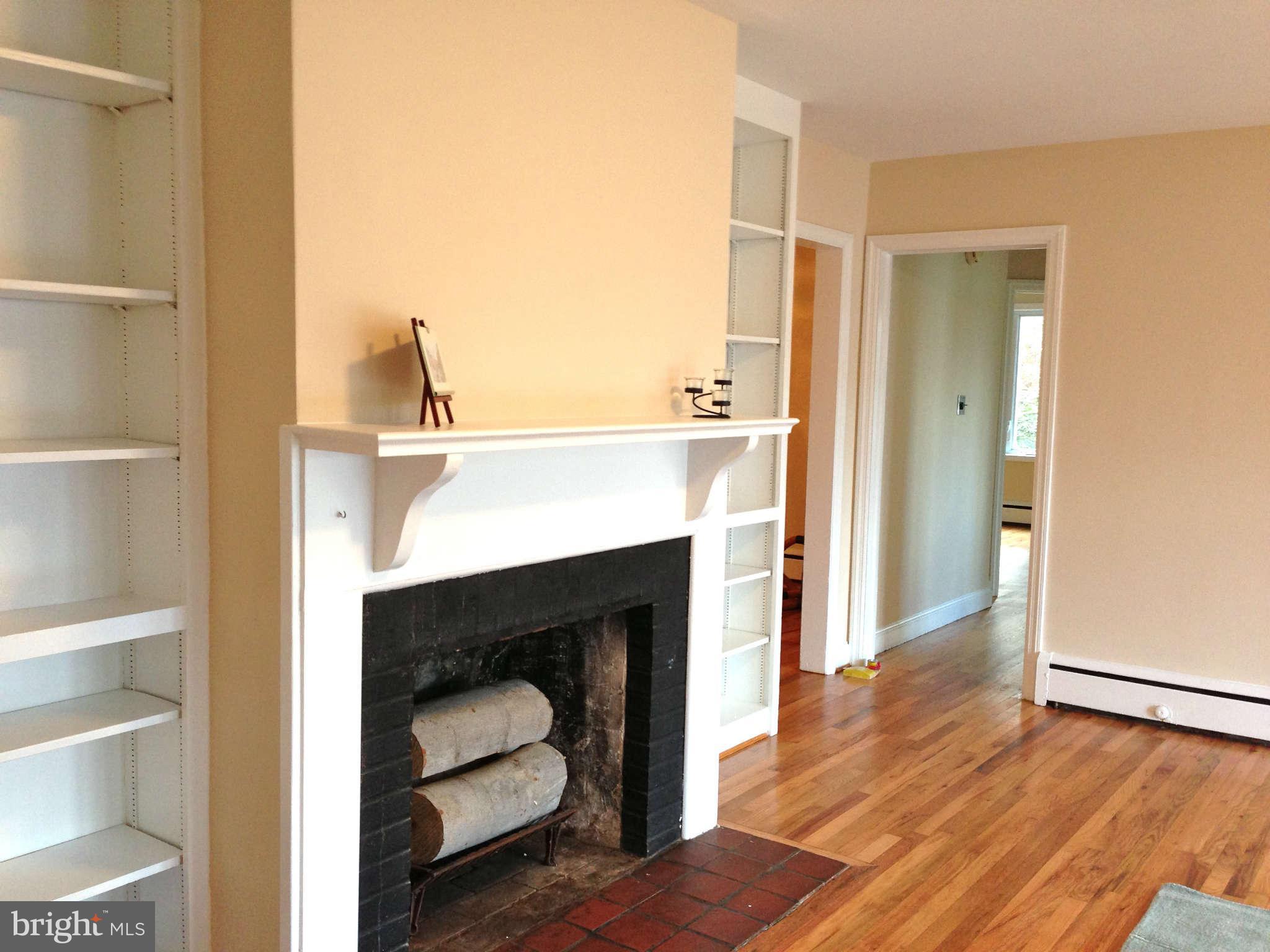 6504 Elmdale Road Alexandria, VA 22312 - Photo 5 of 28 Living Room