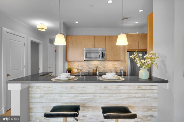 $410,000 | 5201 Wisconsin Avenue Northwest, Unit 402, Washington, DC 20015