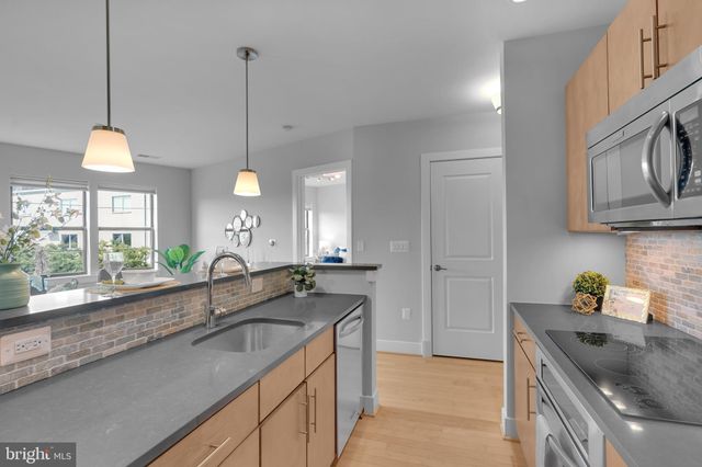 $410,000 | 5201 Wisconsin Avenue Northwest, Unit 402, Washington, DC 20015