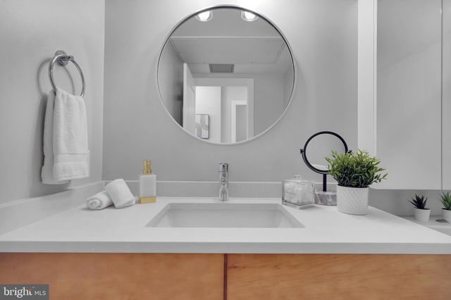 $410,000 | 5201 Wisconsin Avenue Northwest, Unit 402, Washington, DC 20015