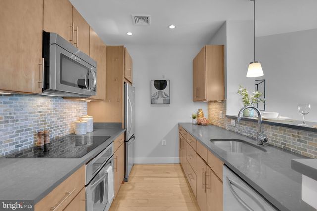 $410,000 | 5201 Wisconsin Avenue Northwest, Unit 402, Washington, DC 20015