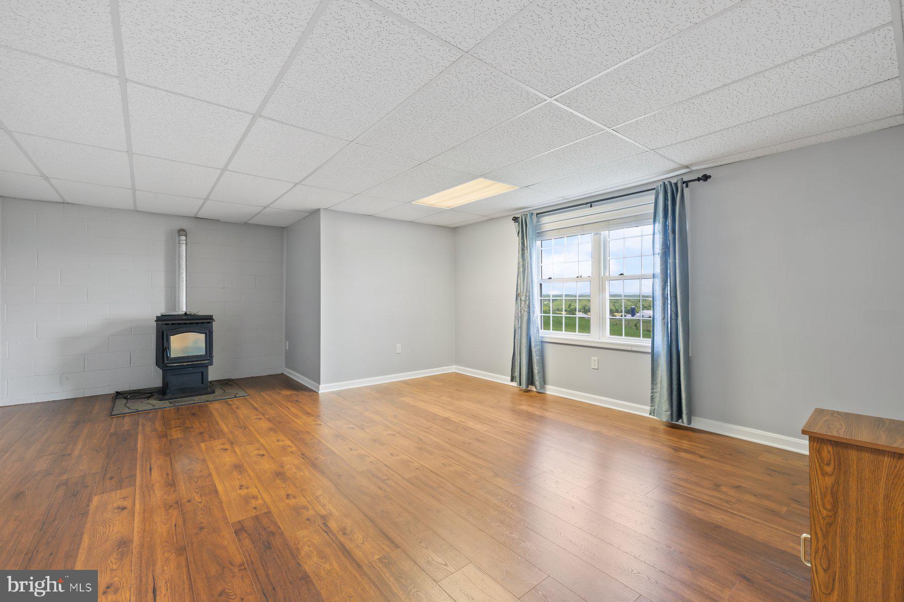 15920 Broadfording Road Hagerstown, MD 21740 - Photo 17 of 25 a view of an empty room with glass door