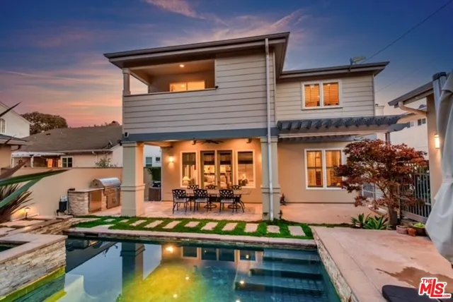 front view of house with a yard