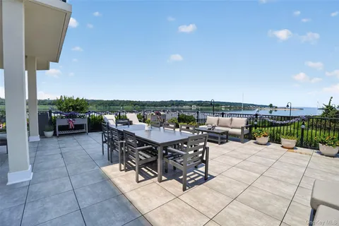 $2,695,000 | 10 Shore Road, Unit 101, Glenwood Landing, NY 11547