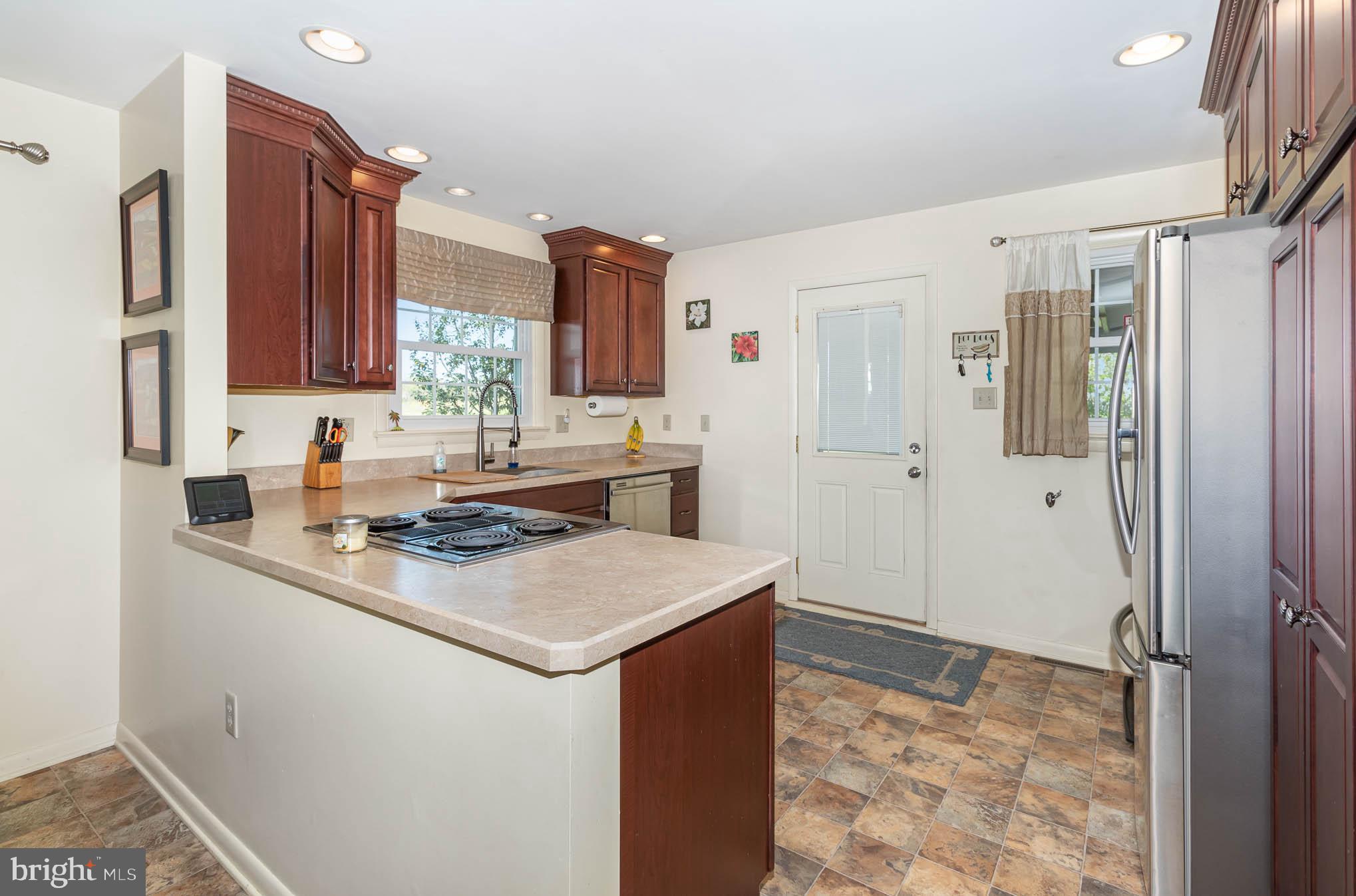 7233 Devonshire Heights Road Harrisburg, PA 17111 - Photo 8 of 29 Gallery Image 8