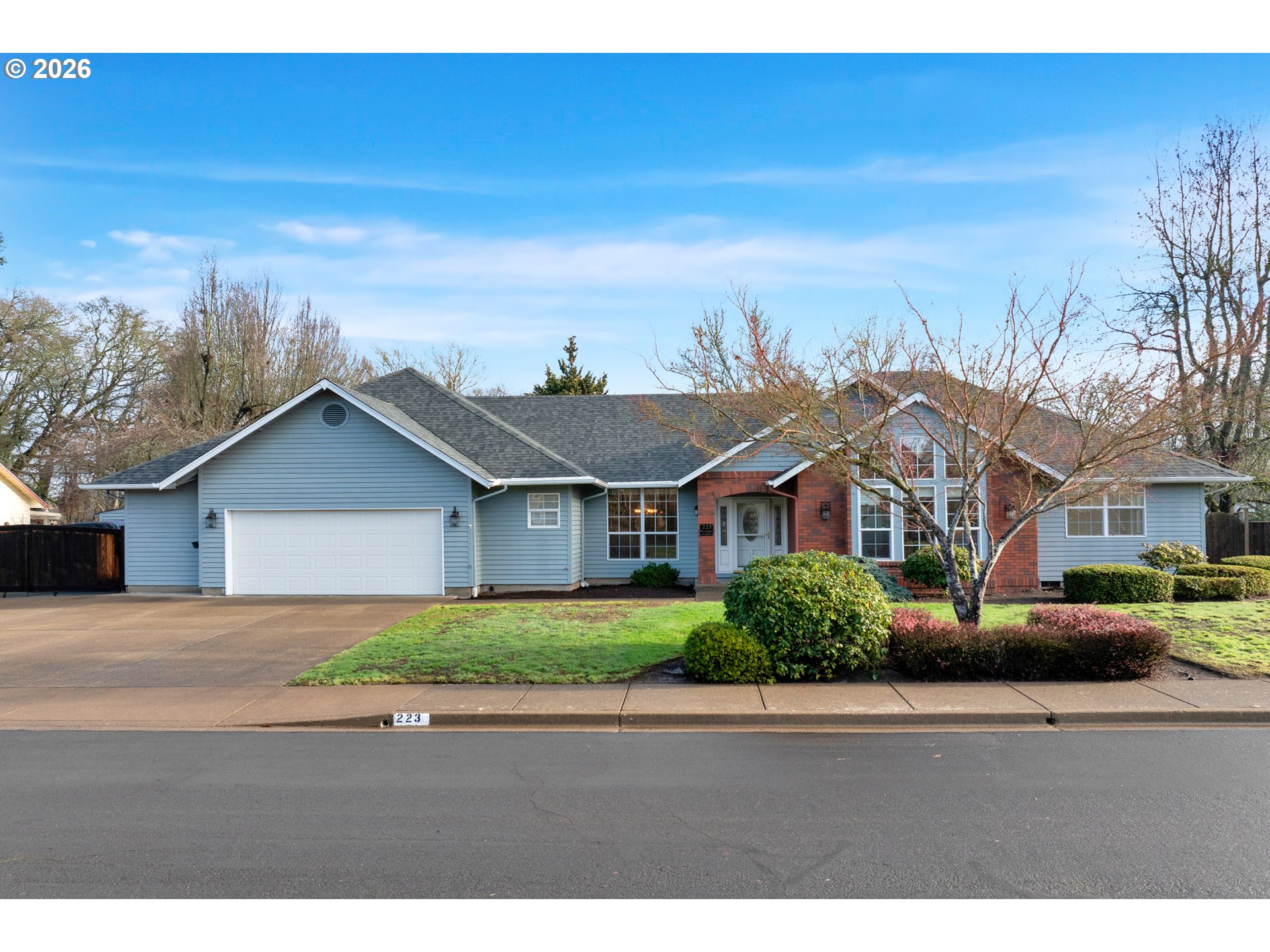 223 Beringer Court Eugene, OR 97404 - Photo 2 of 48 a front view of house with yard and green space
