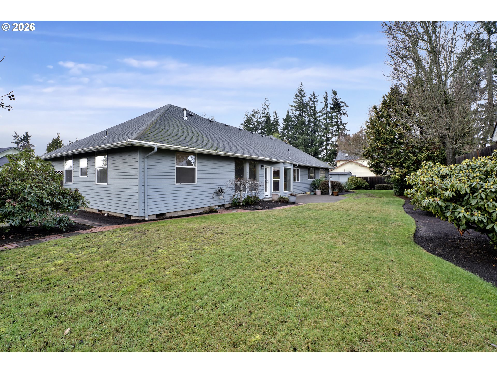 223 Beringer Court Eugene, OR 97404 - Photo 34 of 48 a front view of a house with garden