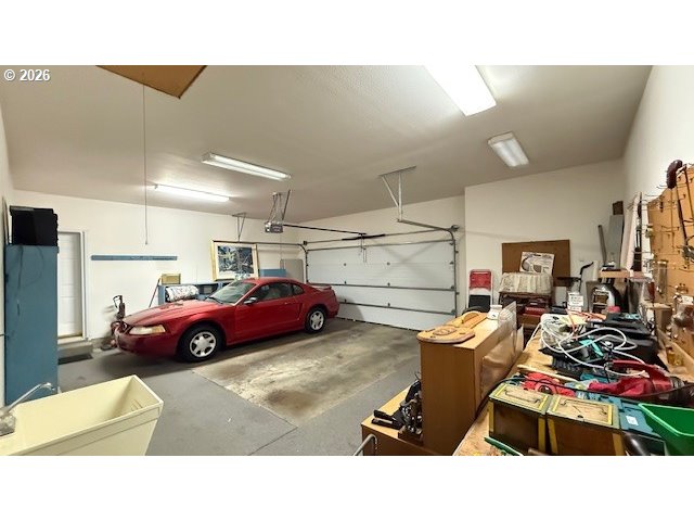 223 Beringer Court Eugene, OR 97404 - Photo 44 of 48 a living room with gym equipment