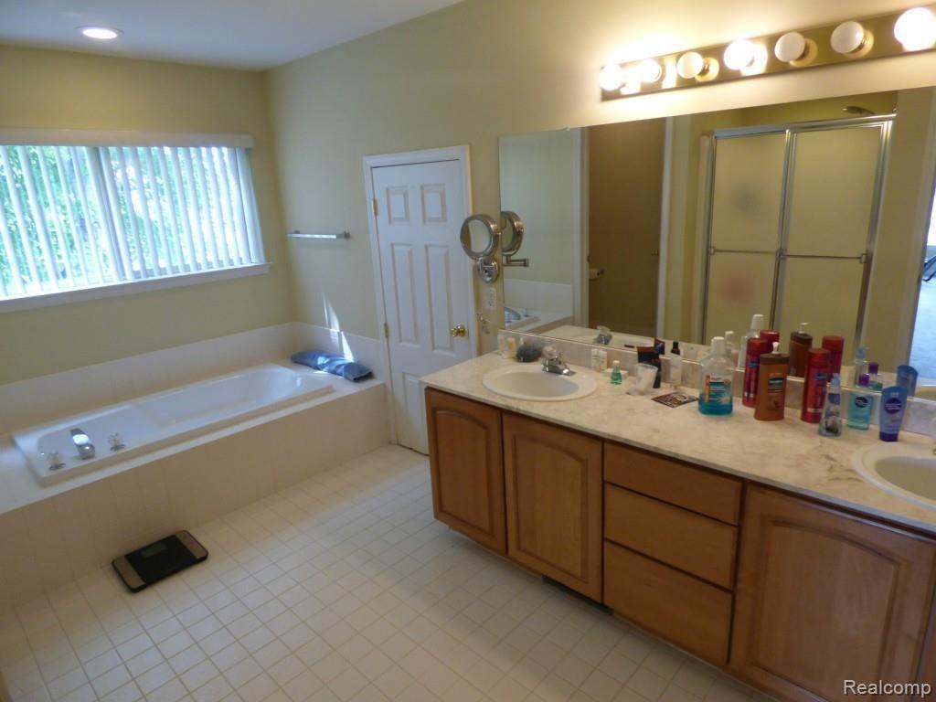 3992 Fieldview Road Lake Orion, MI 48360 - Photo 34 of 56 P1160050.jpg