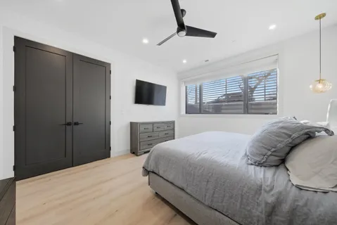 $799,900 | 1334 West Grenshaw Street, Unit 1E, Chicago, IL 60607