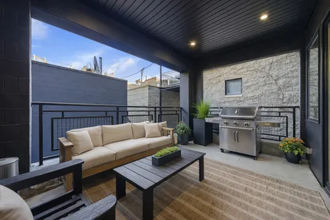 $799,900 | 1334 West Grenshaw Street, Unit 1E, Chicago, IL 60607