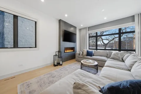 $799,900 | 1334 West Grenshaw Street, Unit 1E, Chicago, IL 60607