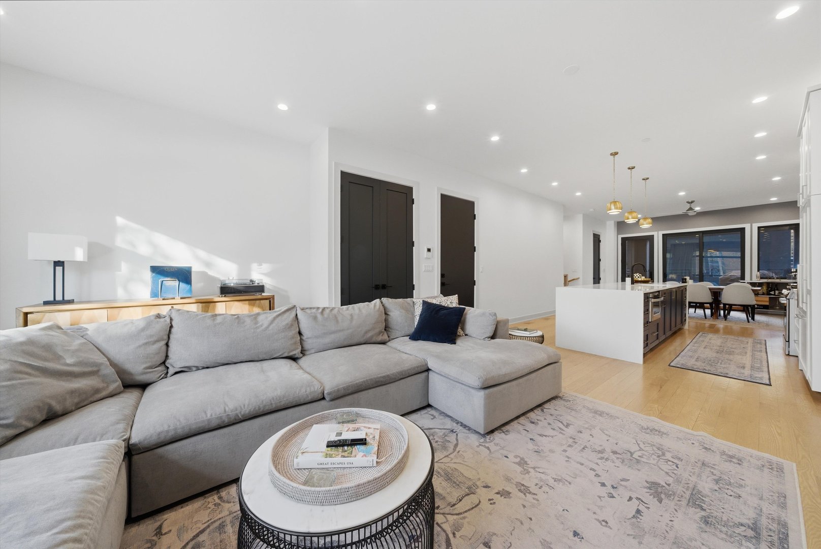 1334 West Grenshaw Street, Unit 1E Chicago, IL 60607 - Photo 7 of 33