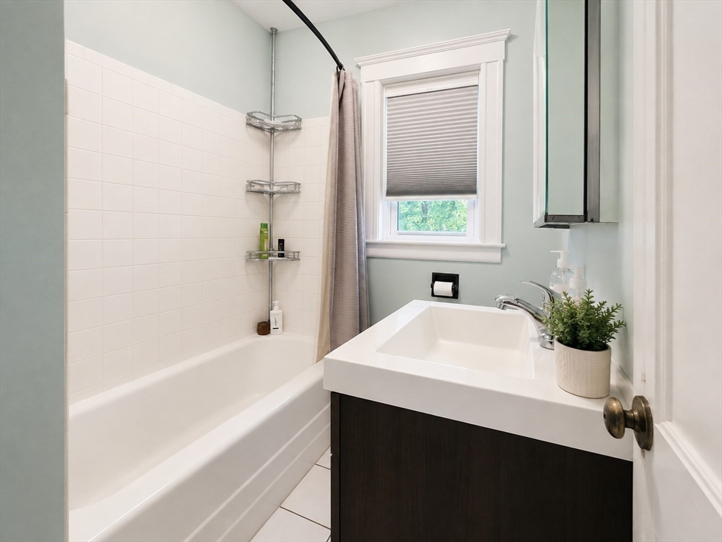 20 Lee Hill Road, Unit 20 Boston, MA 02131 - Photo 12 of 16 Gallery Image 12