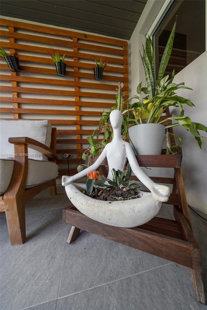 7544 Southwest 78th Terrace Miami, FL 33143 - Photo 52 of 60 a vase of flowers sitting on a table