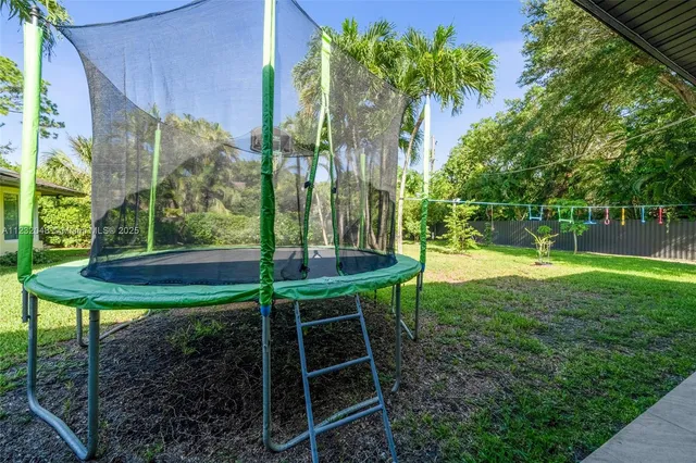 $9,000 | 7544 Southwest 78th Terrace, Miami, FL 33143